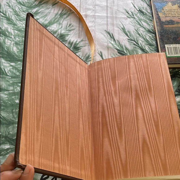 Mark Twain Book Set: Huckleberry Finn & Tom Sawyer - Picture 7 of 15